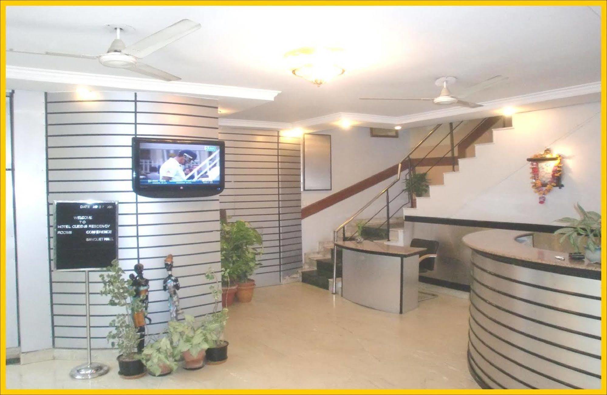 Hotel Queens Residency Gurgaon Bagian luar foto