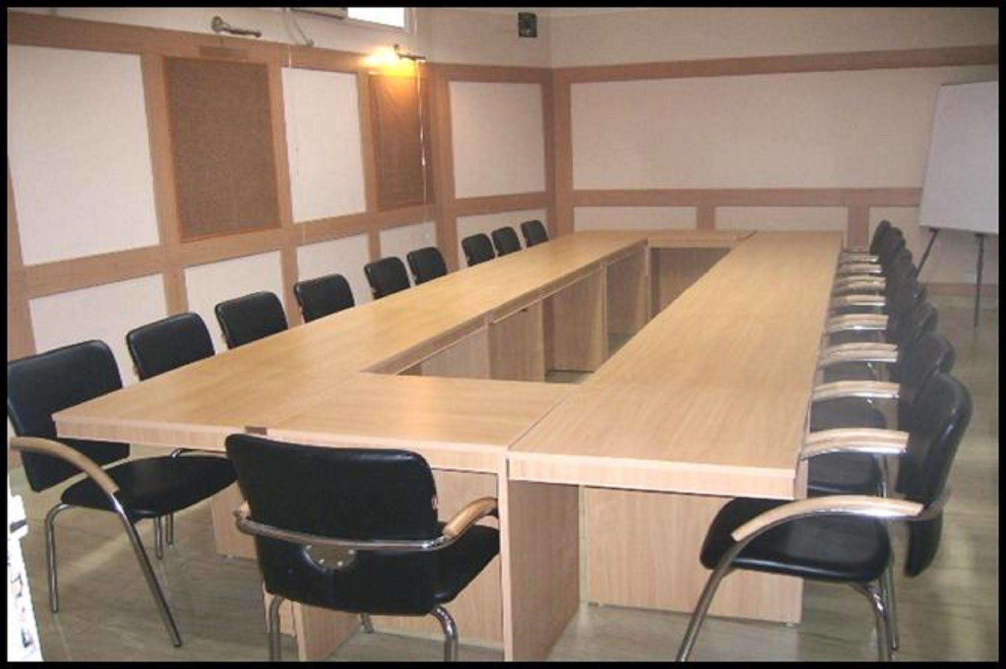 Hotel Queens Residency Gurgaon Bagian luar foto